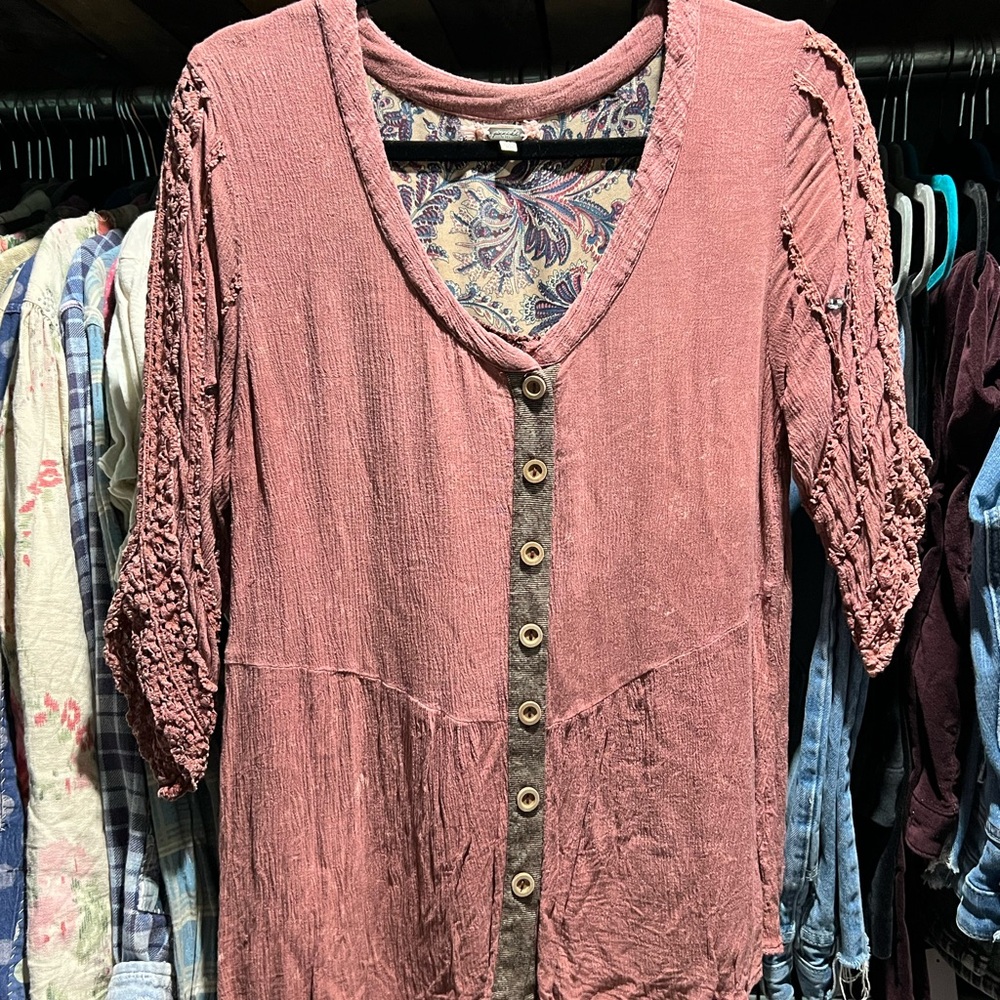 Gimmicks by BKE Mauve Button-Down Blouse